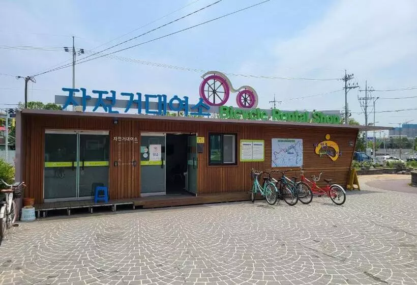 پانسیون Chenal Motel