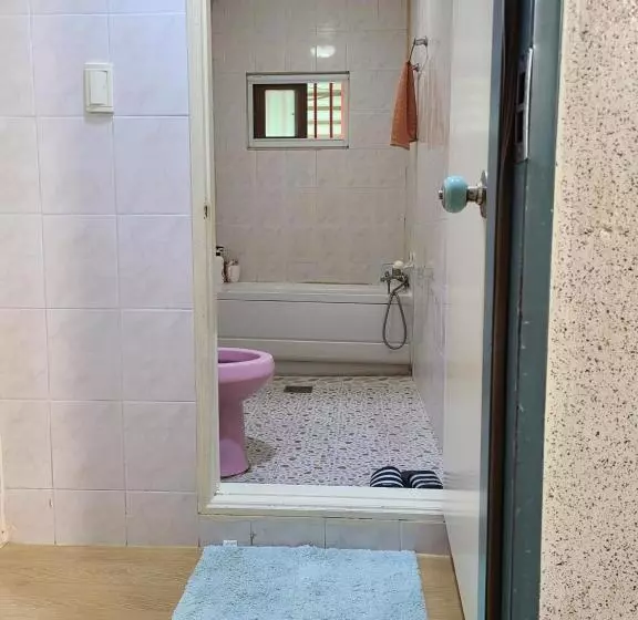 پانسیون Chenal Motel