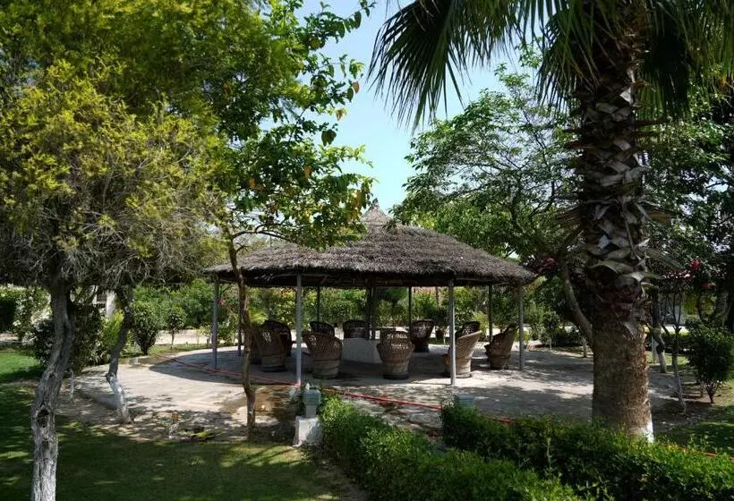 Hotelli Shivjot Farm & Resort Panchkula