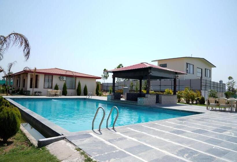 فندق Shivjot Farm & Resort Panchkula