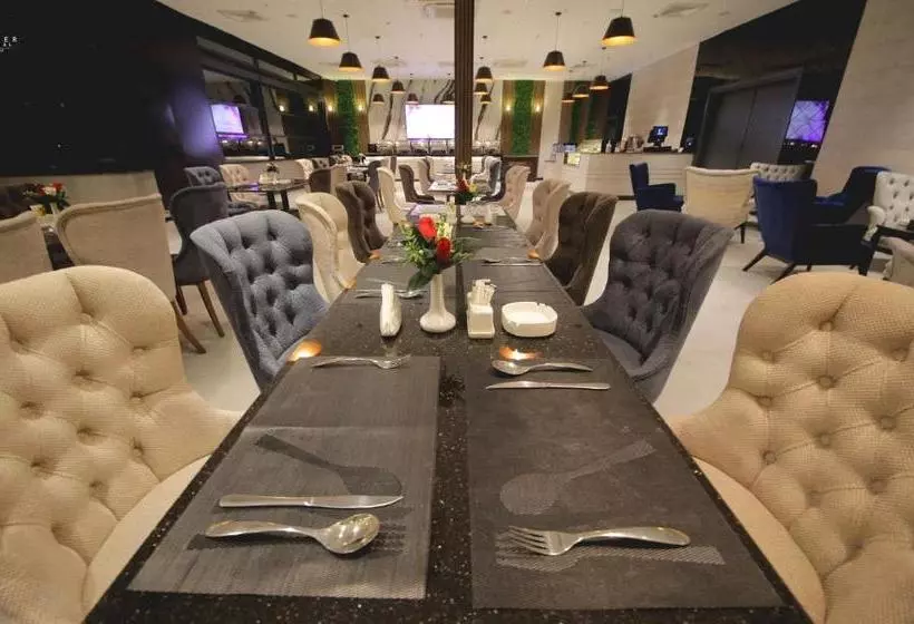 The Taj Hotel فندق التاج
