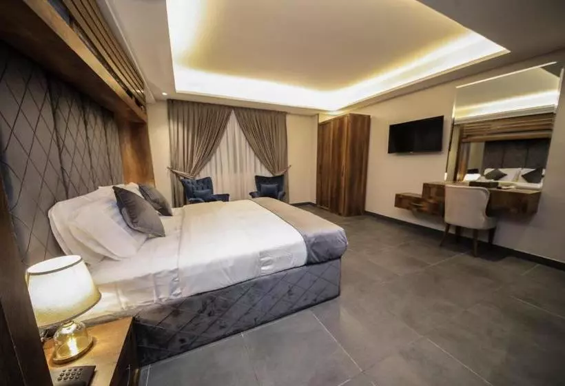 The Taj Hotel فندق التاج