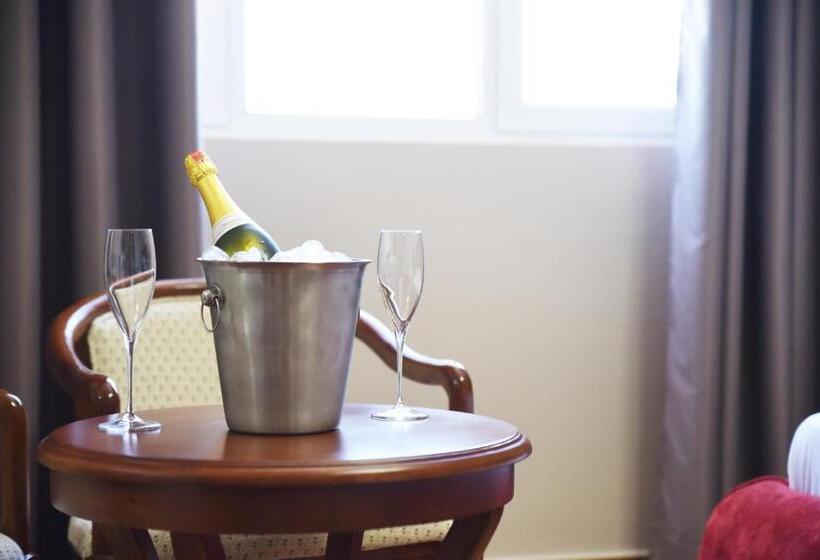 호텔 Fjortes Palace