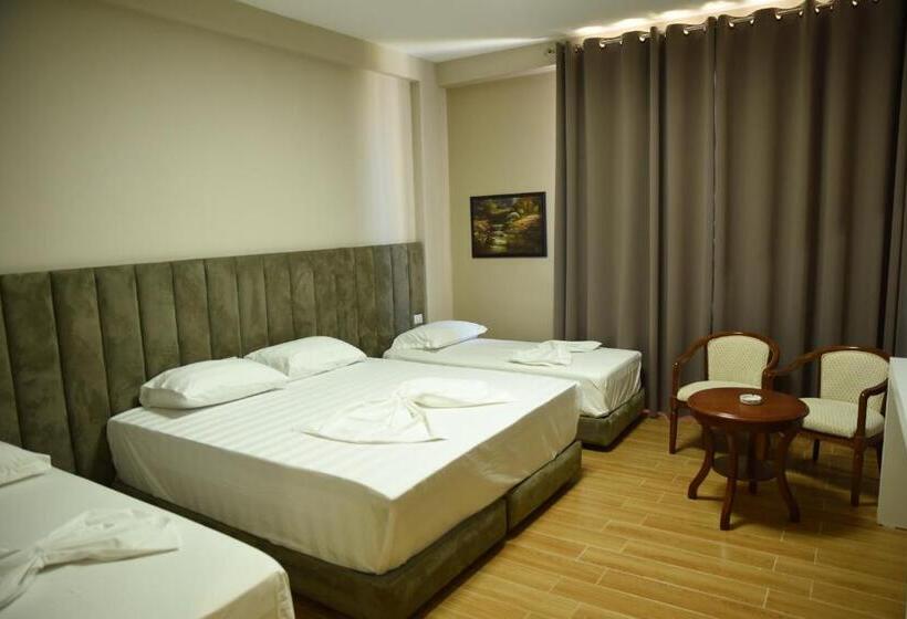 호텔 Fjortes Palace