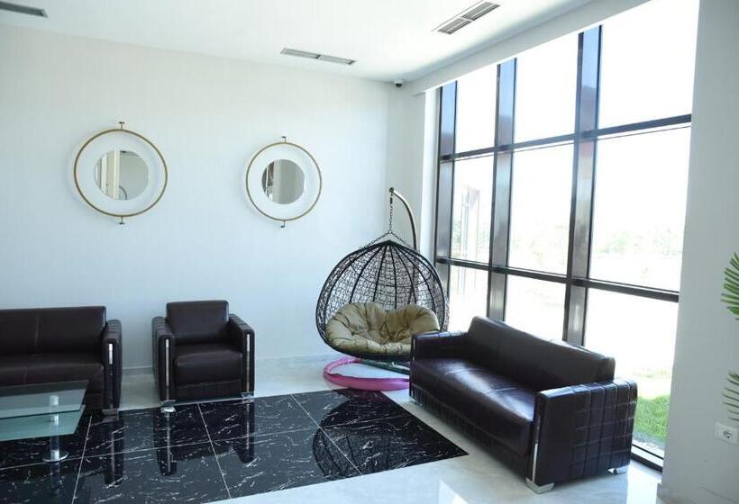 호텔 Fjortes Palace