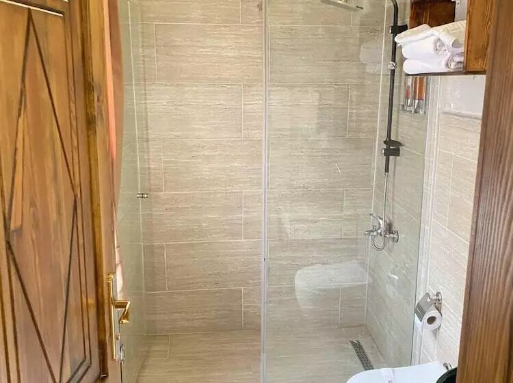 هتل Zuwinasa House