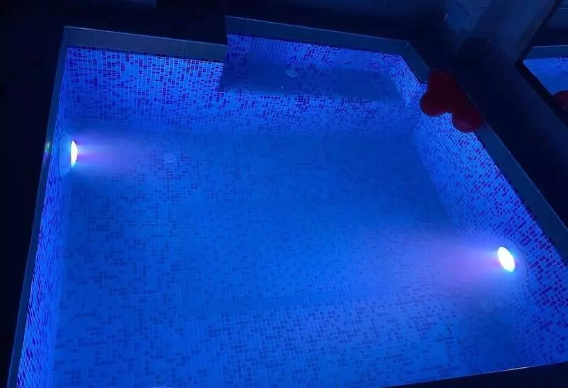 هتل Zuwinasa House