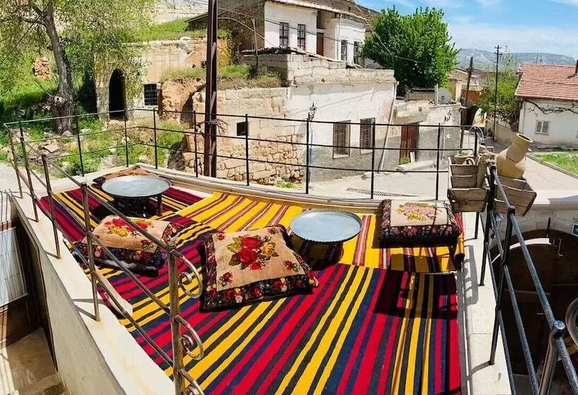 هتل Zuwinasa House