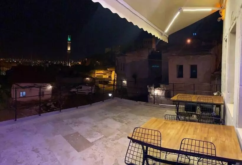 هتل Zuwinasa House