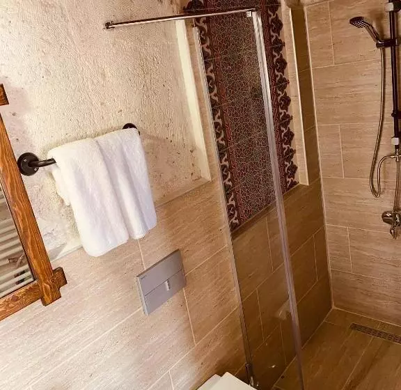 هتل Zuwinasa House