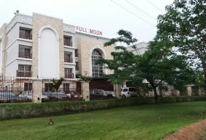 پانسیون Room In Lodge   Full Moon Hotel 2bd Apartment