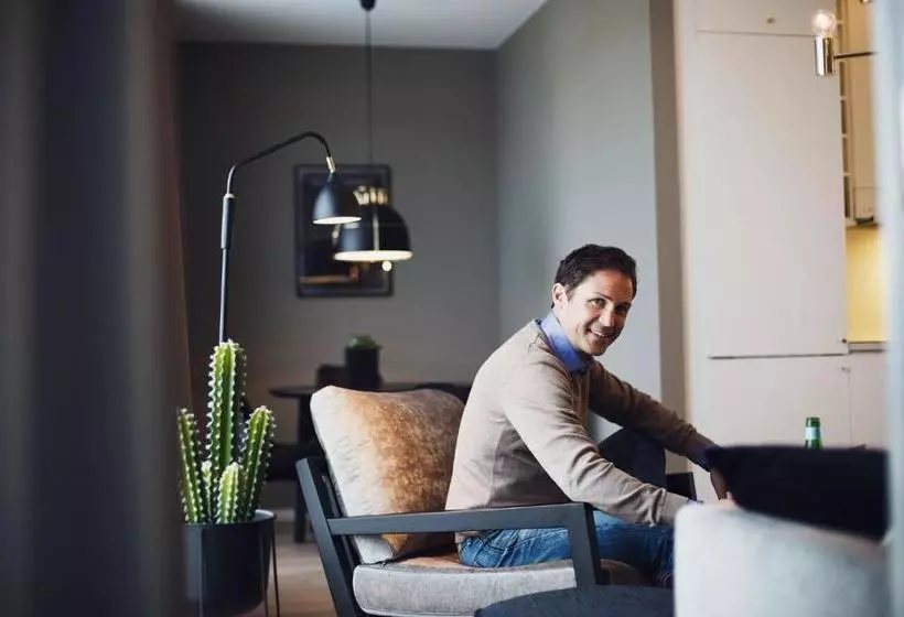 Sky Hotel Apartments, Hospitalstorget