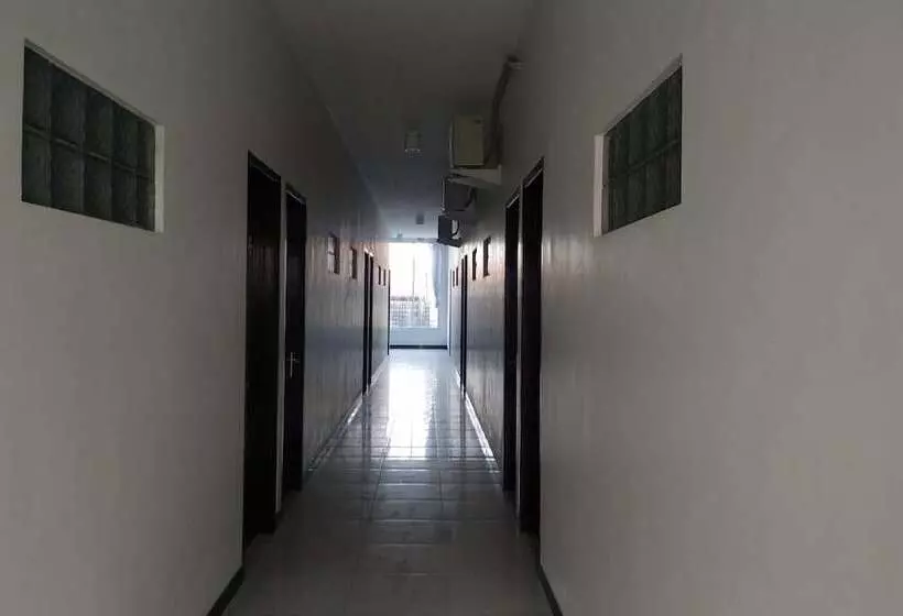 Hotel Oyo 90439 Dkp 32