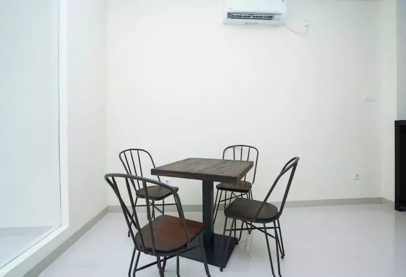Hotel Oyo 90439 Dkp 32