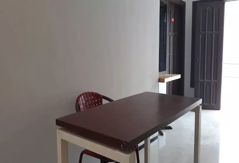 Hotel Oyo 90439 Dkp 32