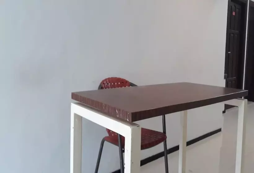 Hotel Oyo 90439 Dkp 32