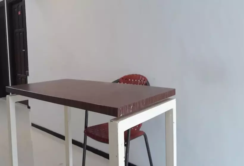 Hotel Oyo 90439 Dkp 32