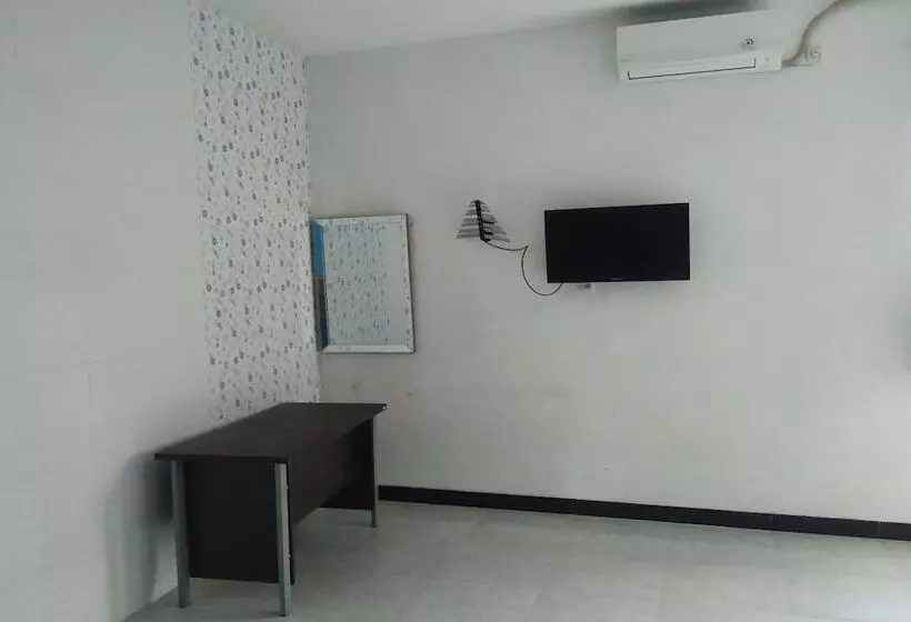 Hotel Oyo 90439 Dkp 32
