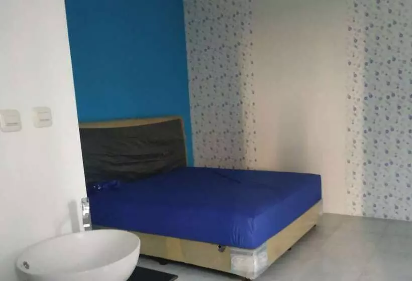 Hotel Oyo 90439 Dkp 32