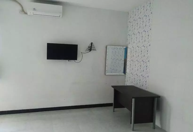 Hotel Oyo 90439 Dkp 32
