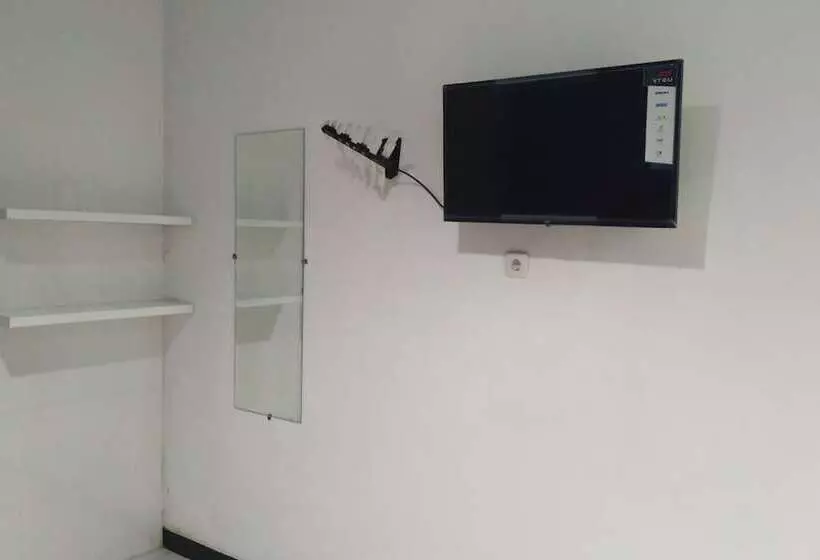 Hotel Oyo 90439 Dkp 32