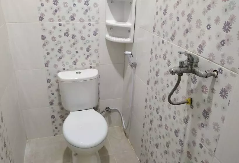 Hotel Oyo 90439 Dkp 32