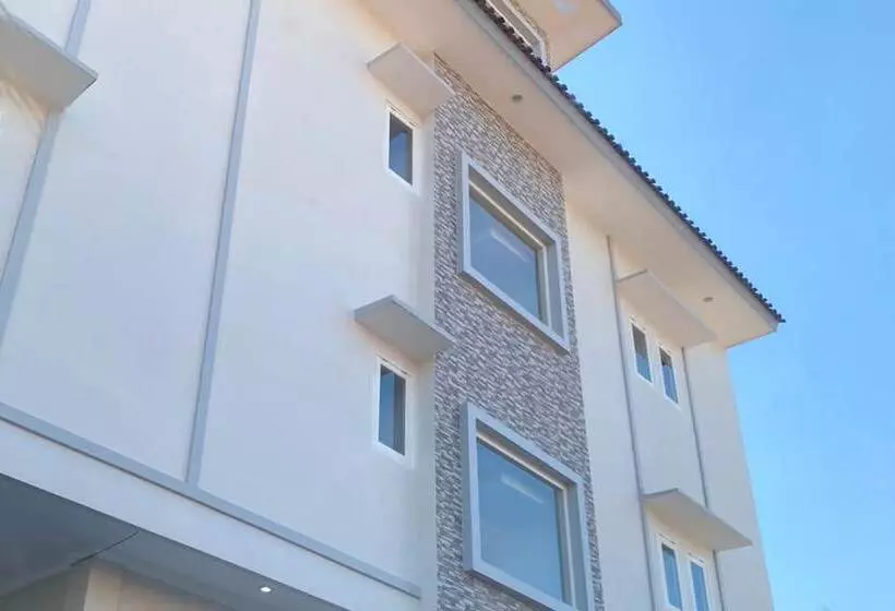Hotel Oyo 90439 Dkp 32