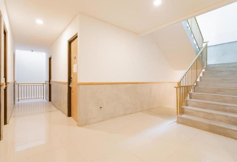 Sans Hotel Andalucia Pasteur Bandung