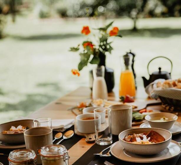 Furnas Lake Forest Living