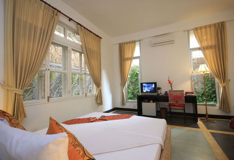 בית מלון כפרי Frangipani Villa-90s