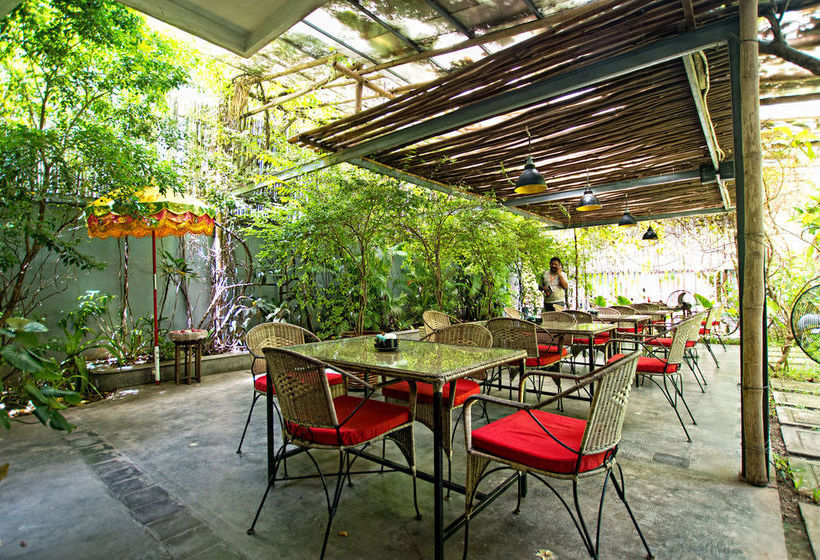 בית מלון כפרי Frangipani Villa-90s