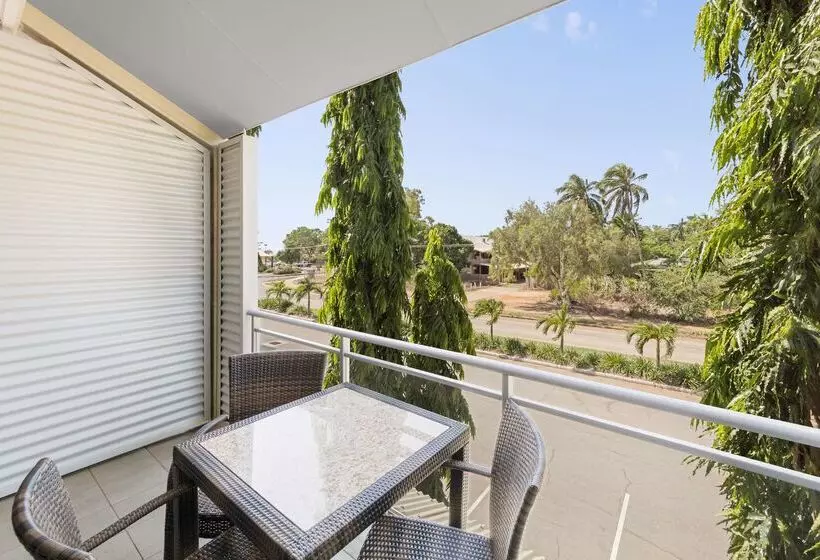 Отель Oaks Broome