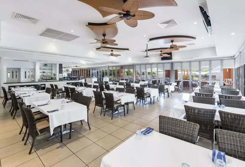 Отель Oaks Broome