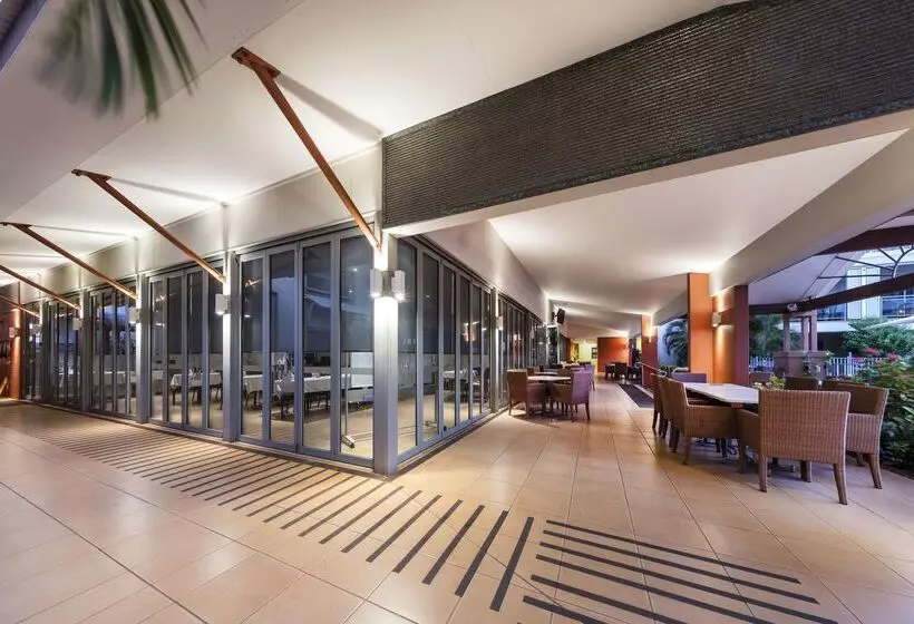 Отель Oaks Broome