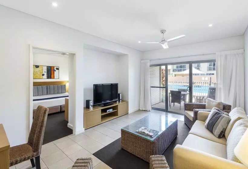 Отель Oaks Broome