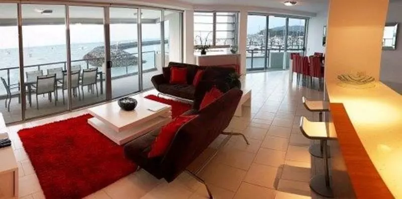 ホテル Peninsula Airlie Beach