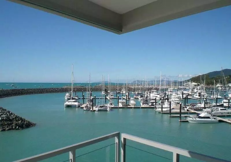 ホテル Peninsula Airlie Beach
