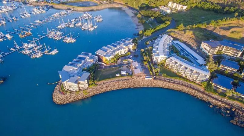 ホテル Peninsula Airlie Beach