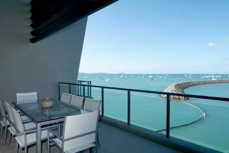 ホテル Peninsula Airlie Beach