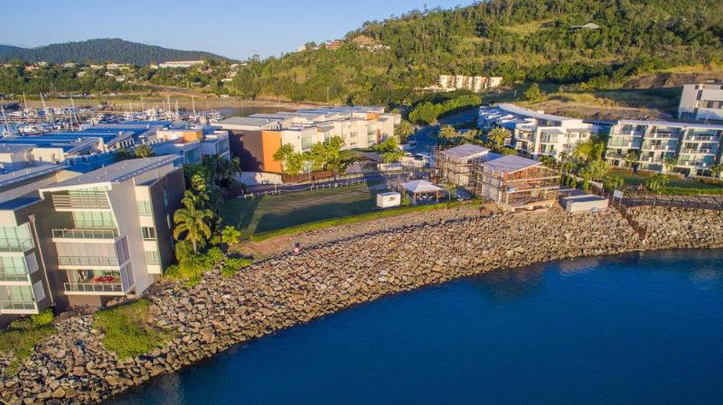 فندق Peninsula Airlie Beach