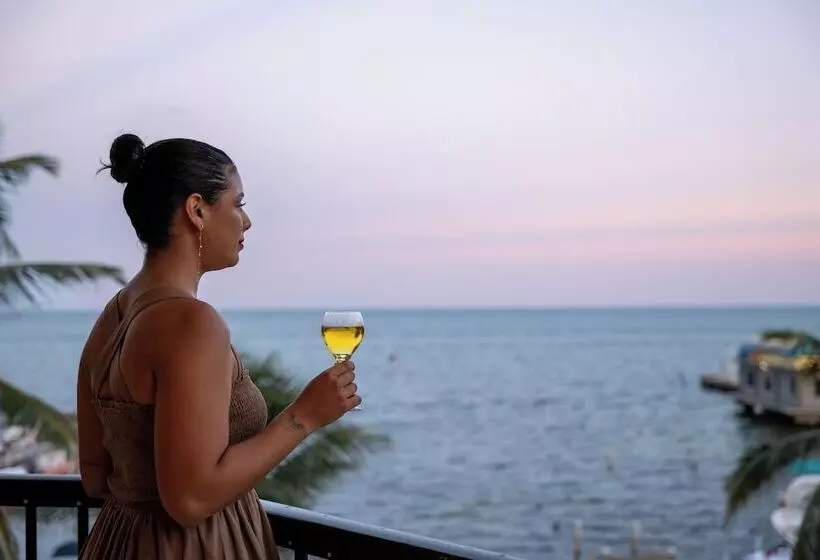 Отель Sunbreeze Suites