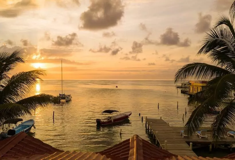 Отель Sunbreeze Suites