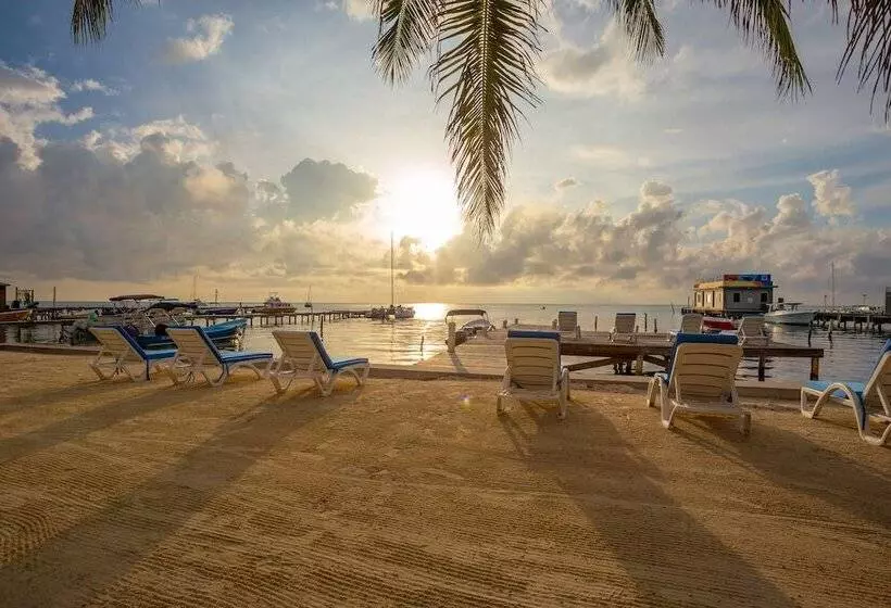 Отель Sunbreeze Suites