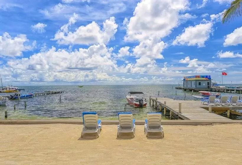 Отель Sunbreeze Suites