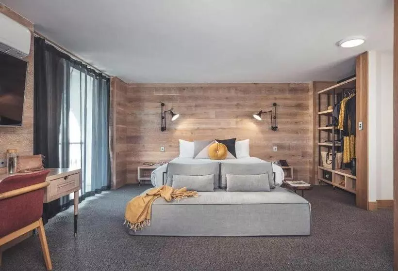 Hotel The Island Gold Coast