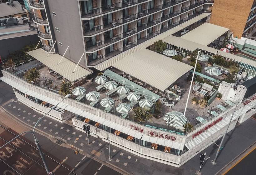 Отель The Island Gold Coast