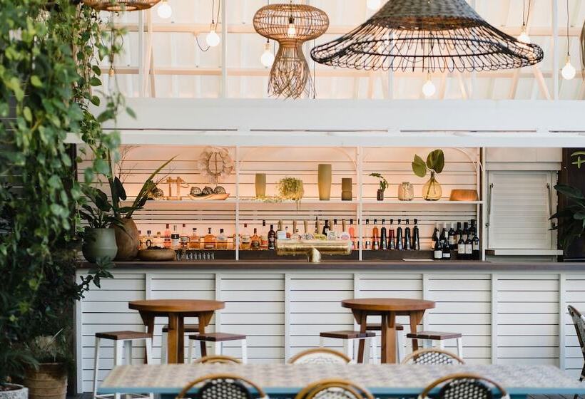 Отель The Island Gold Coast