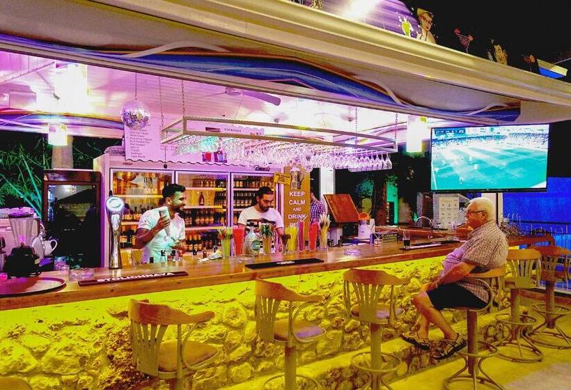 فندق Tonoz Beach