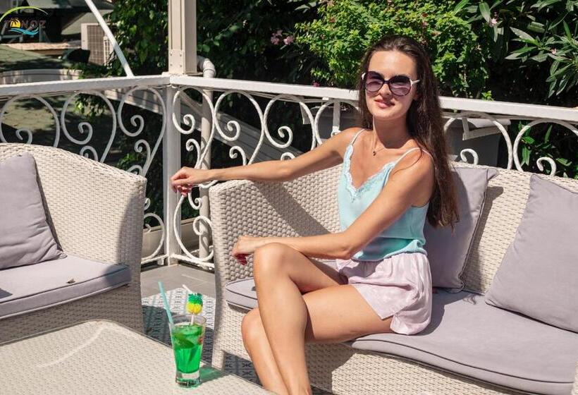 فندق Tonoz Beach