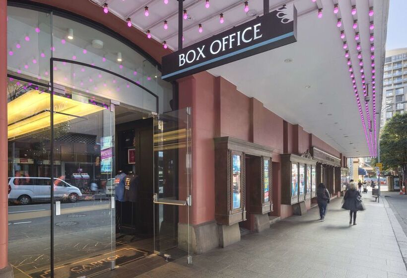 Oaks Sydney Castlereagh Suites